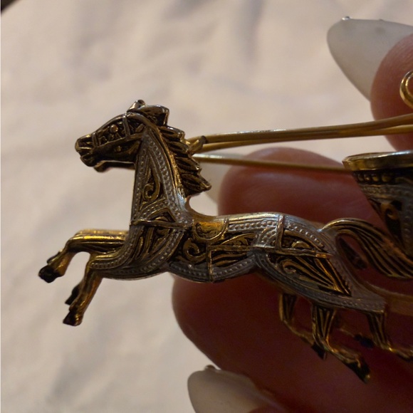 Vintage Gold Silver Black Damascene Roman Chariot Horses Brooch Pin - Picture 6 of 11